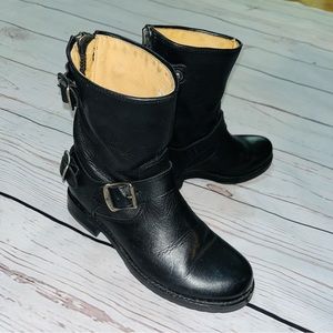 Frye Veronica Back Zip Black Leather Short Moto Boots size 6